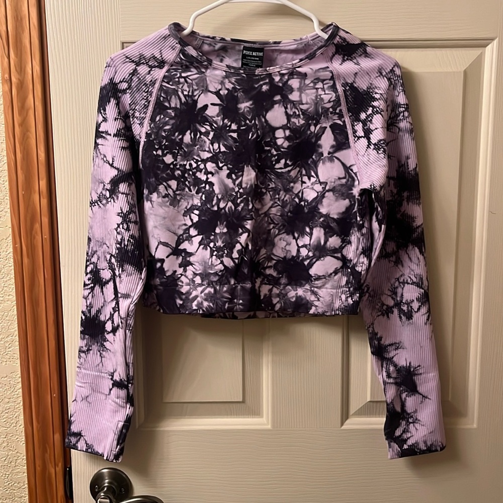 Victoria’s Secret PINK Seamless 💜🖤 tie dye long sleeve workout top